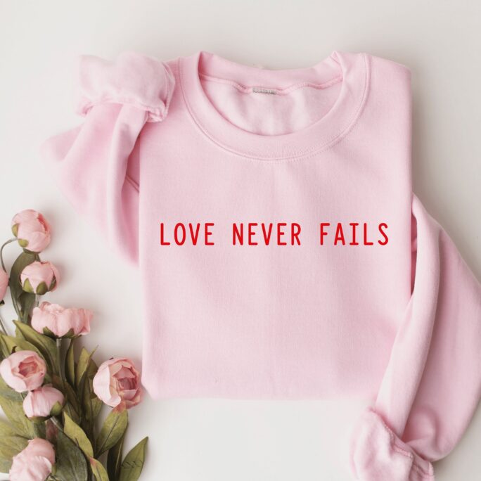 Love Never Fails Sweatshirt/Pink
