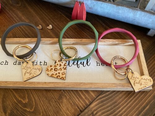 Valentines Wooden Love Never Fails Leopard Print Heart/Flexible Silicone Keyring Bangle