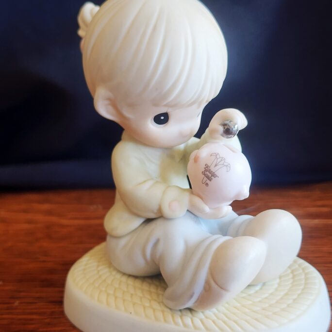 Vintage 1998 Precious Moments Love Is Kind